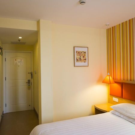 Home Inn Shanghai Century Park Екстериор снимка