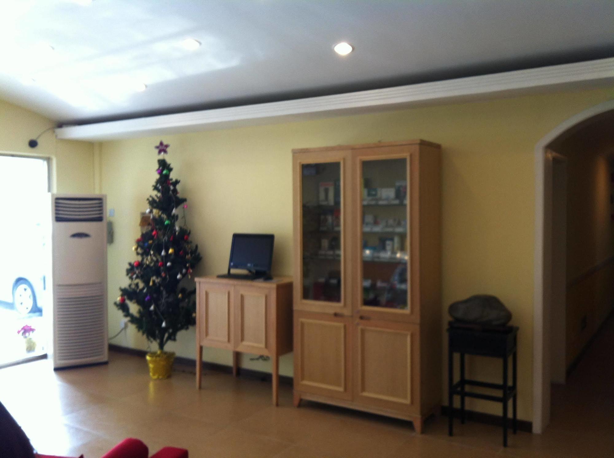 Home Inn Shanghai Century Park Екстериор снимка