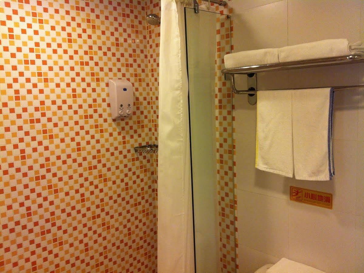 Home Inn Shanghai Century Park Екстериор снимка