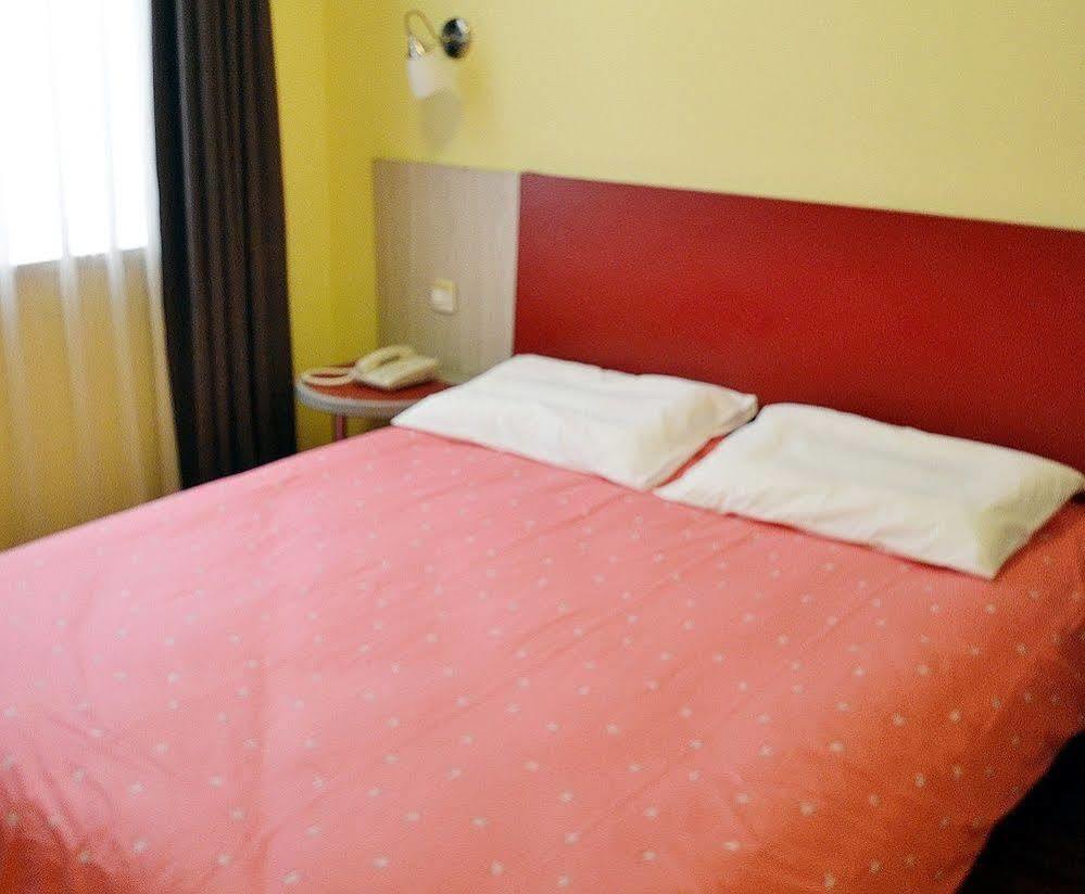 Home Inn Shanghai Century Park Екстериор снимка