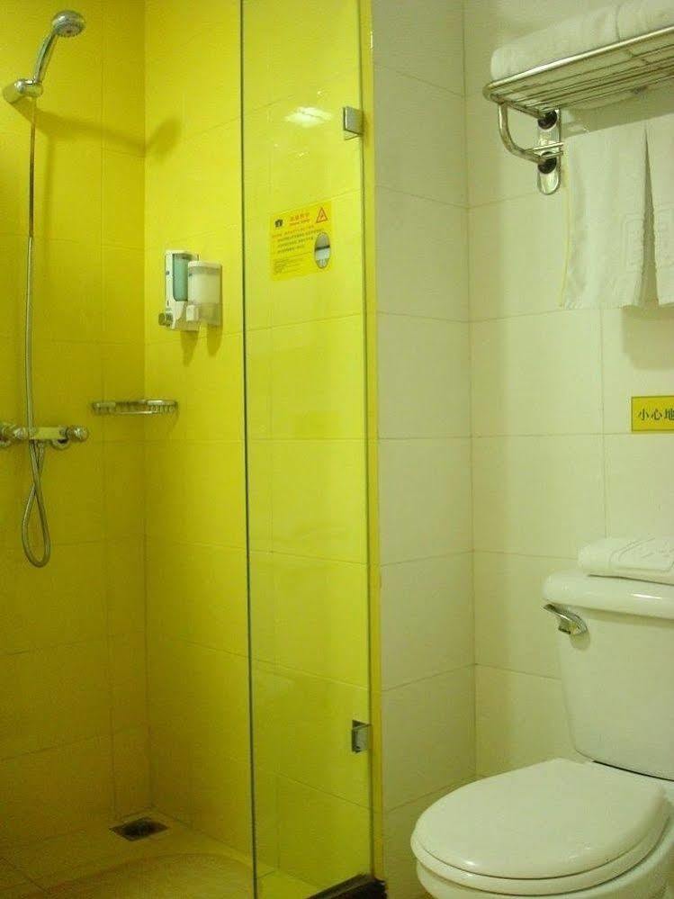 Home Inn Shanghai Century Park Екстериор снимка