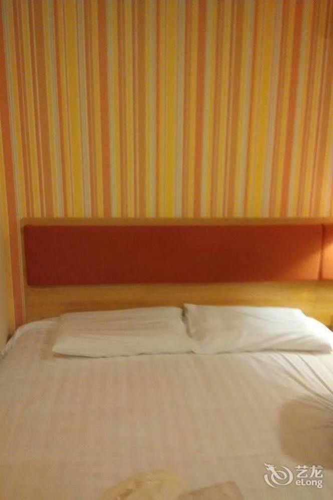 Home Inn Shanghai Century Park Екстериор снимка