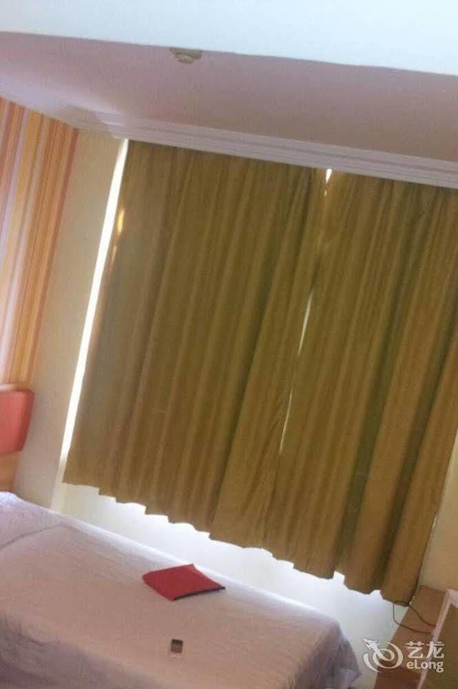 Home Inn Shanghai Century Park Екстериор снимка