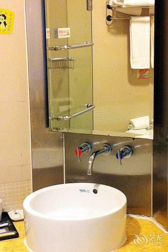 Home Inn Shanghai Century Park Екстериор снимка