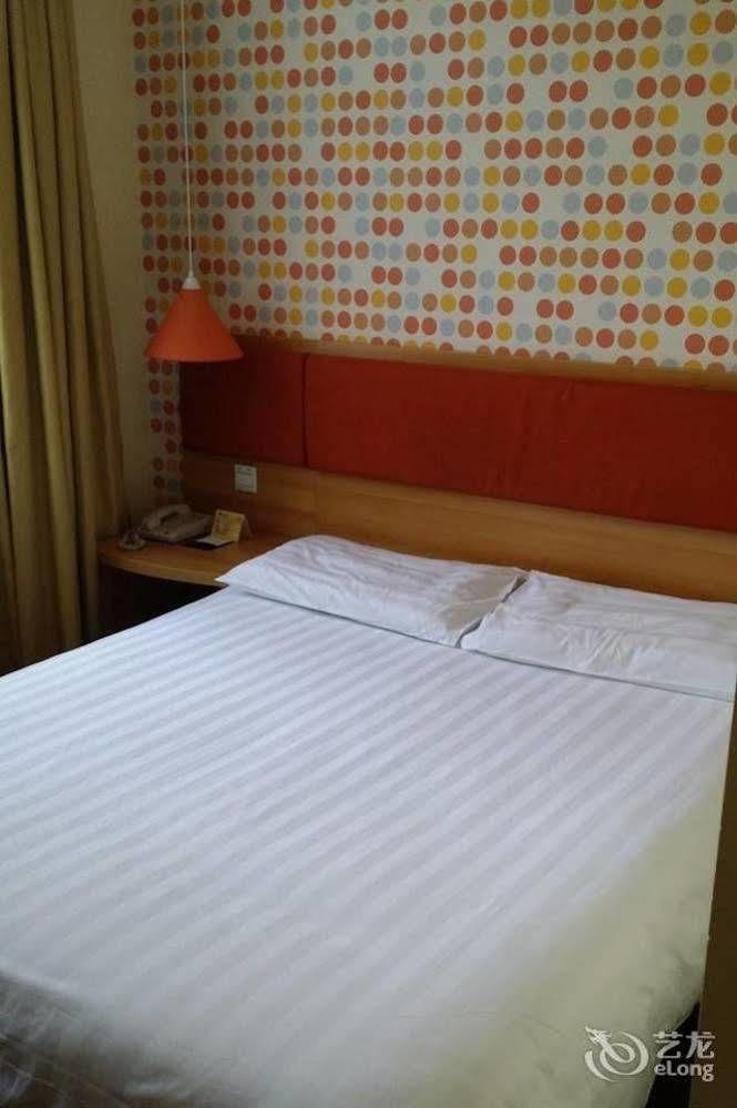 Home Inn Shanghai Century Park Екстериор снимка