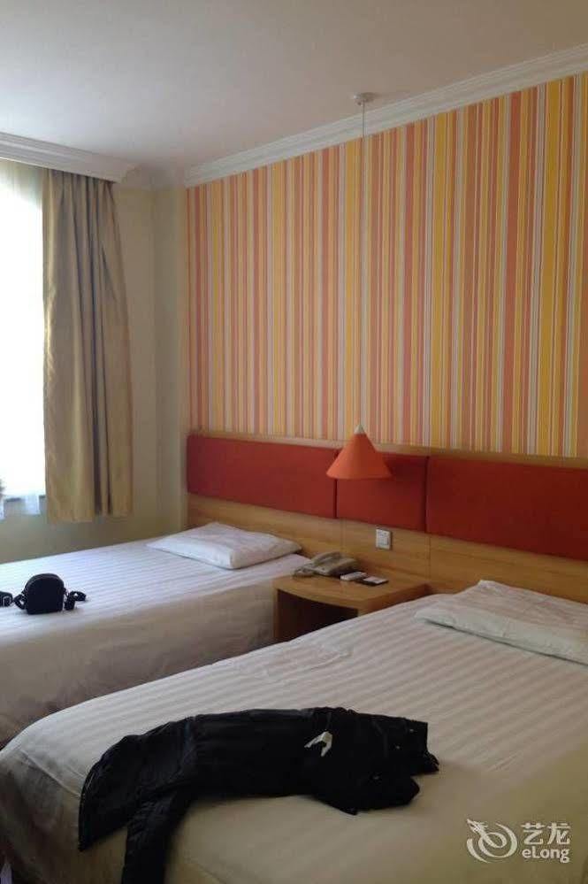 Home Inn Shanghai Century Park Екстериор снимка