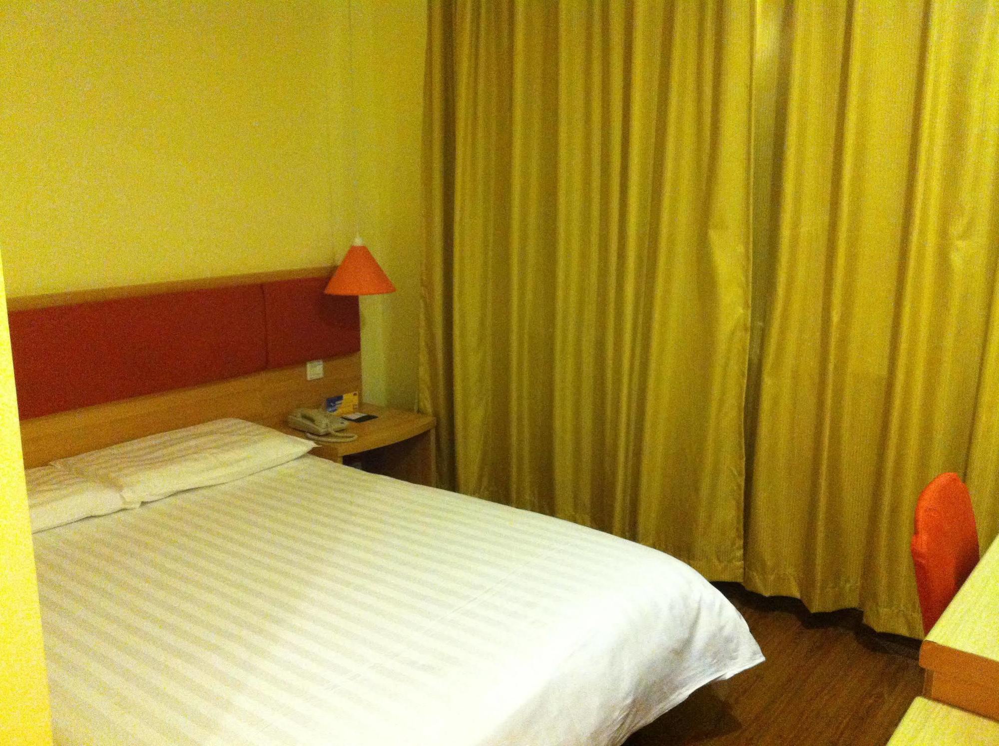 Home Inn Shanghai Century Park Екстериор снимка